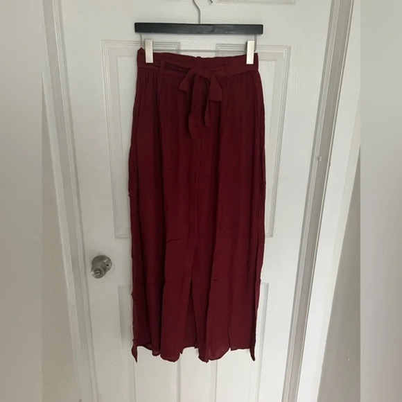 Forever 21 Women's Maxi Long Skirt Red Wine Bow On Front Buttoned Sz M NWT - Picture 1 of 7